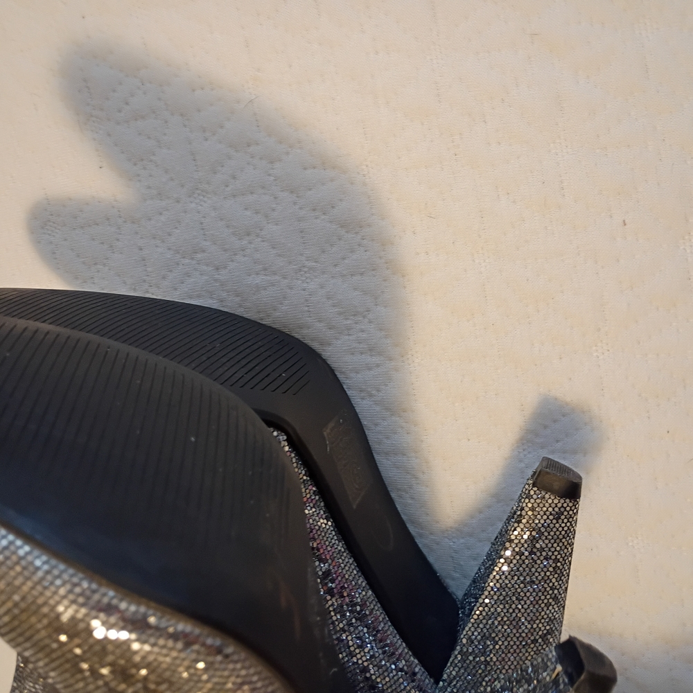 Metallic Silver Booties🩶 - Picture 6 of 9